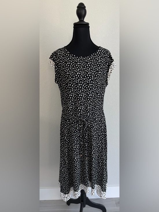 White House Black Market Dresses & Skirts - EUC WHBM Darling Black and White Animal Print‎ Dress, Small
